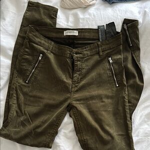 Zara Green Ankle Cropped Jeans with Modern Design
